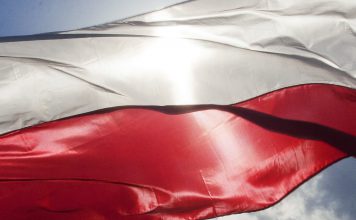 Czy rząd RP w końcu dogada się z Polonią w kwestii obrony dobrego imienia Polski? PolitykaPolska sky blue flag poland 2