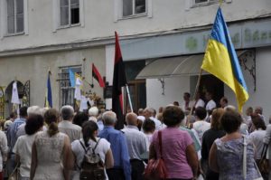 W Kijowie i innych miastach Ukrainy marsze ku czci UPA. Prezydent Poroszenko: wyczyny UPA przykładem na zawsze 3 W Kijowie i innych miastach Ukrainy marsze ku czci UPA. Prezydent Poroszenko: wyczyny UPA przykładem na zawsze Flagi ukr