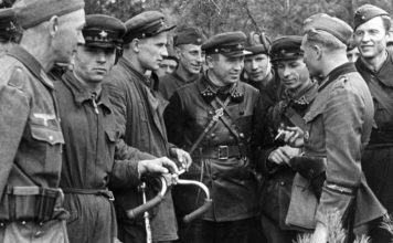 Roger Moorhouse: 17 września 1939. Data wymazana z historii PolitykaPolska Riben Molot
