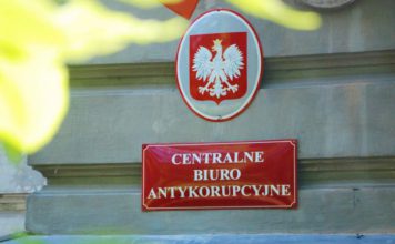 CBA zatrzymuje. Milionowe wyłudzenia przy budowie internetu „ostatniej mili” PolitykaPolska CBA tablica