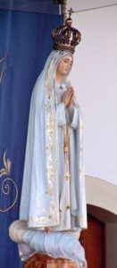 Dlaczego Najświętsza Maryja Panna objawiła się w niepozornej wiosce Fatima? (abp Fulton J. Sheen) Fatima figura2