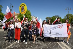 Wesoło, kolorowo i patriotycznie. Polski przemarsz w sercu Wilna. Relacja Andrzeja Zapałowskiego 157 Wesoło, kolorowo i patriotycznie. Polski przemarsz w sercu Wilna. Relacja Andrzeja Zapałowskiego 0099 pochod polonia polacy fot.M.Paszkowska