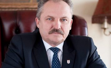 Poseł Marek Jakubiak potwierdził informacje o dołączeniu do Konfederacji KORWiN Braun Liroy Narodowcy. „Idziemy naprzód razem. Mali muszą się łączyć, żeby być dużymi”. PolitykaPolska marek jakubiak fot facebook marek jakubiak