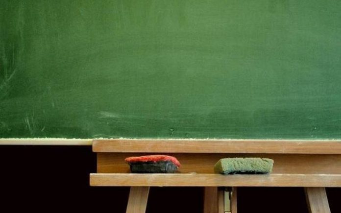 Szkola-tablica-nauczyciele