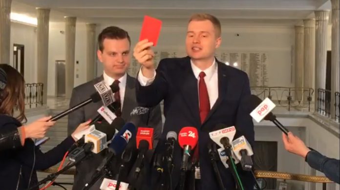 Czerwona-kartka-dla-TVP