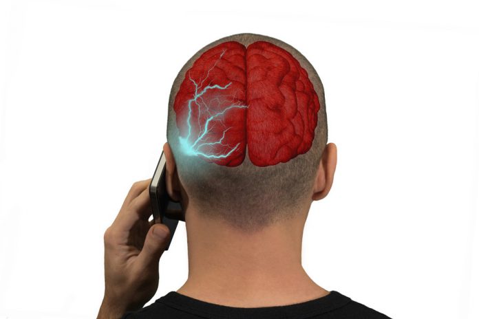 Zdrowie-telefony-smartfony-uzywanie-ucho-mozg