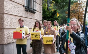 Parlament Europejski przyjął rezolucję krytykującą projekt „Stop pedofilii” – komentarz PolitykaPolska stop pedofilii podpisy