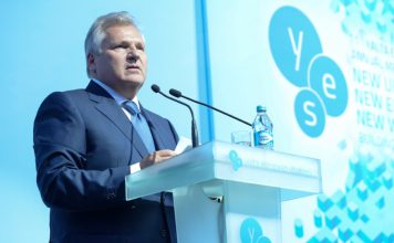 Kwaśniewski ostrzegł Zełenskiego przed prześladowaniem Poroszenki PolitykaPolska Aleksander Kwasniewski