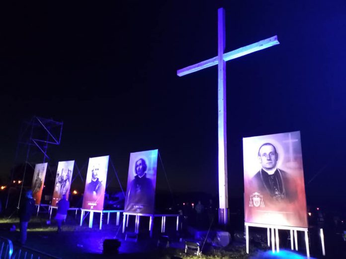 Polska-Pod-Krzyzem-4