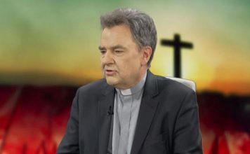 Kultura domaga się wyraźnego zabezpieczenia poprzez kryterium prawdy PolitykaPolska ks Pawel Bortkiewicz