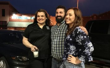 Była dyrektor kliniki aborcyjnej, bohaterka filmu „Nieplanowane” została katoliczką, wraz z rodziną. Jej wyznanie robi furorę! PolitykaPolska Abby Johnson and actor