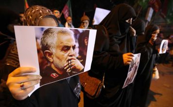 Iran zapowiada miażdżący odwet. Kim był zamordowany przez Amerykanów Sulejmani, szef elitarnej jednostki specjalnej? PolitykaPolska Gen Sulejmani