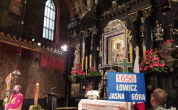 W sobotę 30 maja, po wielu trudach i zawirowaniach, 365. Łowicka Piesza Pielgrzymka dotarła na Jasną Górę PolitykaPolska Lowicka pielgrzymka 2020 Jasna Gora