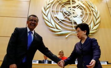 USA zerwały stosunki z WHO. Trump oskarża o uległość wobec Chin. KE apeluje do Trumpa o przemyślenie decyzji. PolitykaPolska Tedros China WHO