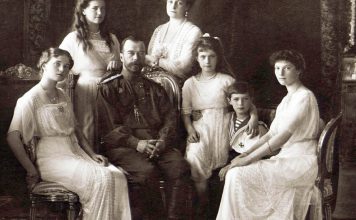 Rosja: potwierdzono odnalezienie szczątków ostatniego cara i jego rodziny PolitykaPolska Romanow Family in 1913