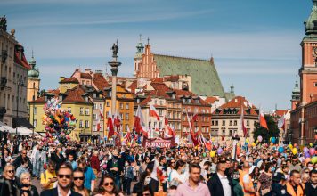 W Warszawie odbył się XV Marsz dla Życia i Rodziny. W marszu wziął udział prezydent Andrzej Duda. PolitykaPolska XV Marsz dla zycia i rodziny