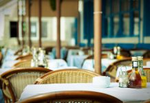 Bunt przeciwko lockdownowi w Olsztynie. Właściciele otwierają swoje lokale.