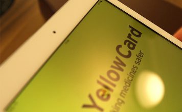 Wielka Brytania: Co najmniej 250 tysięcy NOP, 460 zgonów, 35 przypadków głuchoty, 25 ślepoty po eksperymentalnych preparatach Pfizer i AstraZeneca PolitykaPolska Yellow Card szczepionki Pfizer BionTech AstraZeneca Oxford